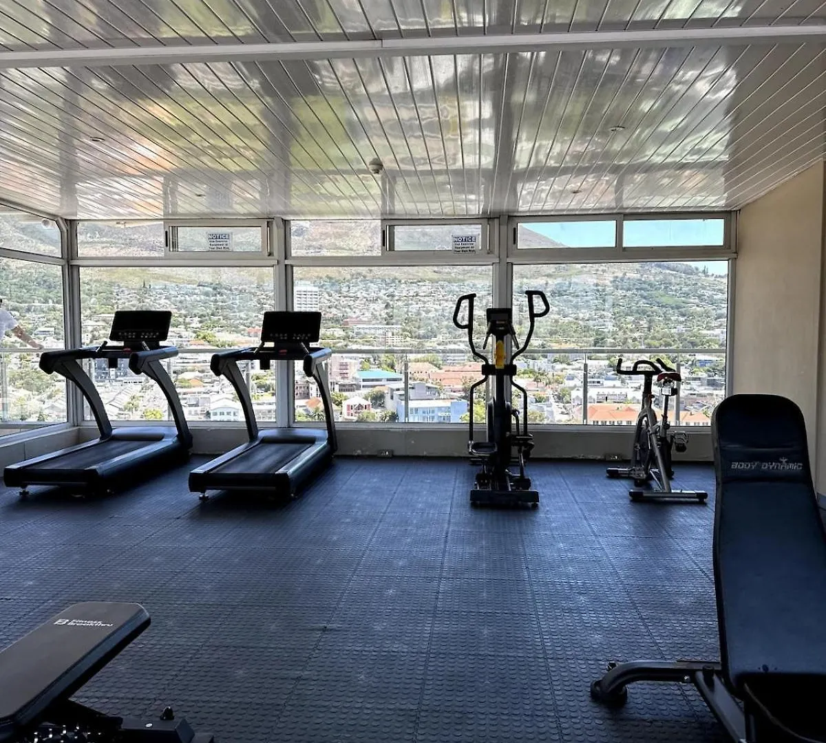 Spacious 2 Bedroom Apartment With Table Mountain View Cape Town