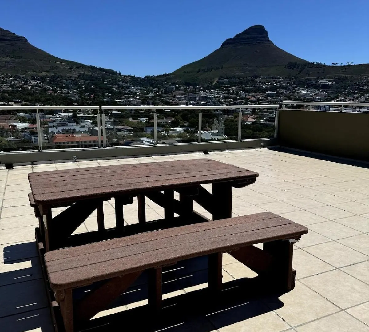 Spacious 2 Bedroom Apartment With Table Mountain View Cape Town