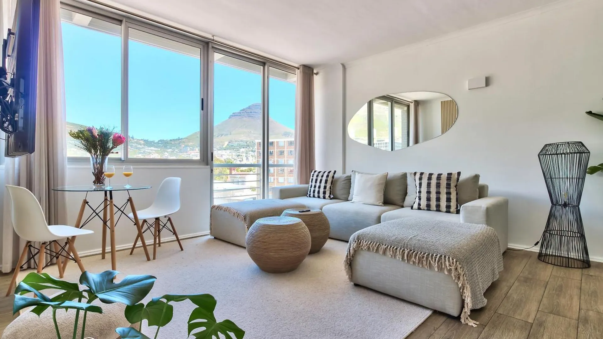 Spacious 2 Bedroom Apartment With Table Mountain View Cape Town South Africa