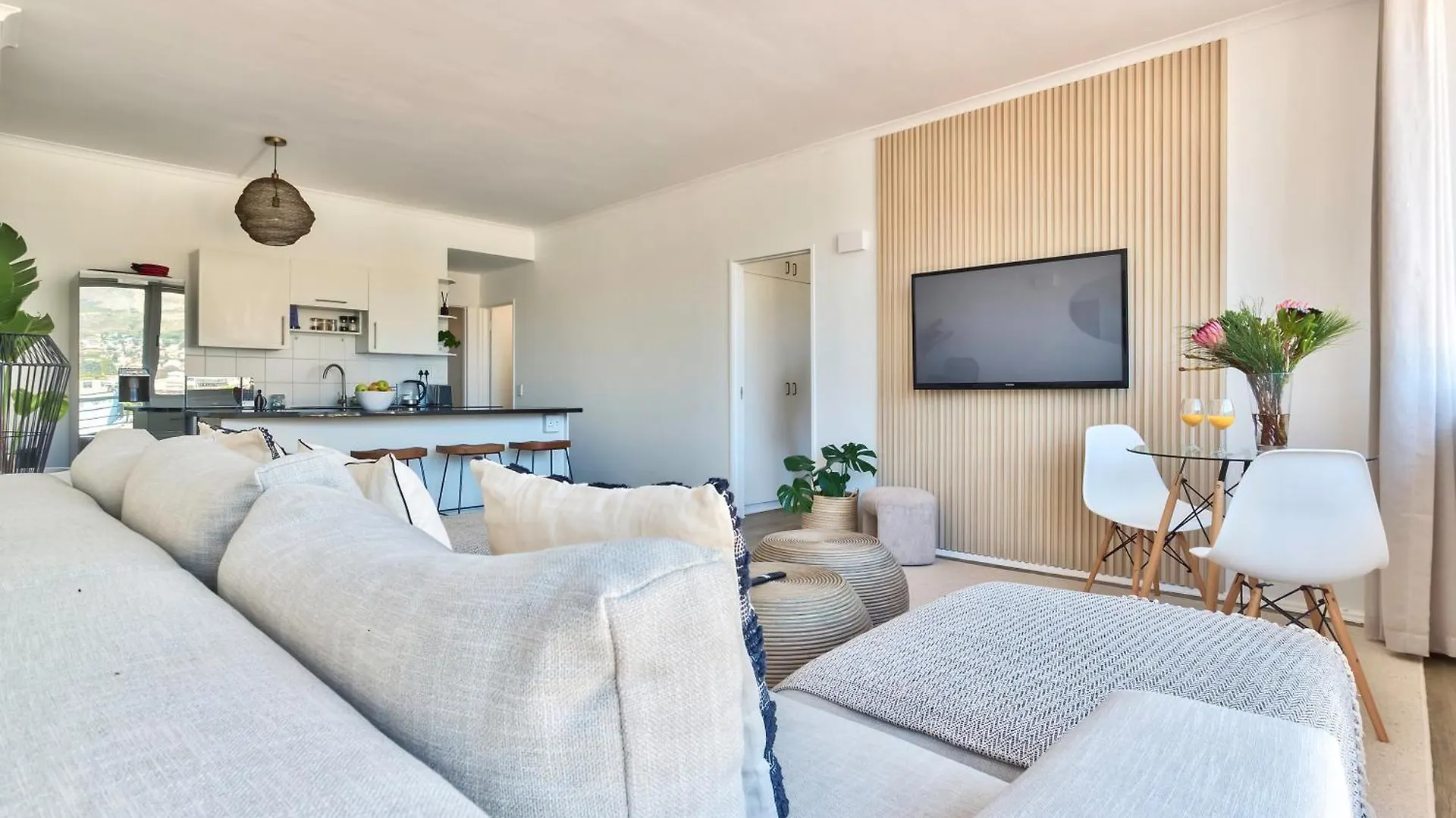 Spacious 2 Bedroom Apartment With Table Mountain View Cape Town South Africa