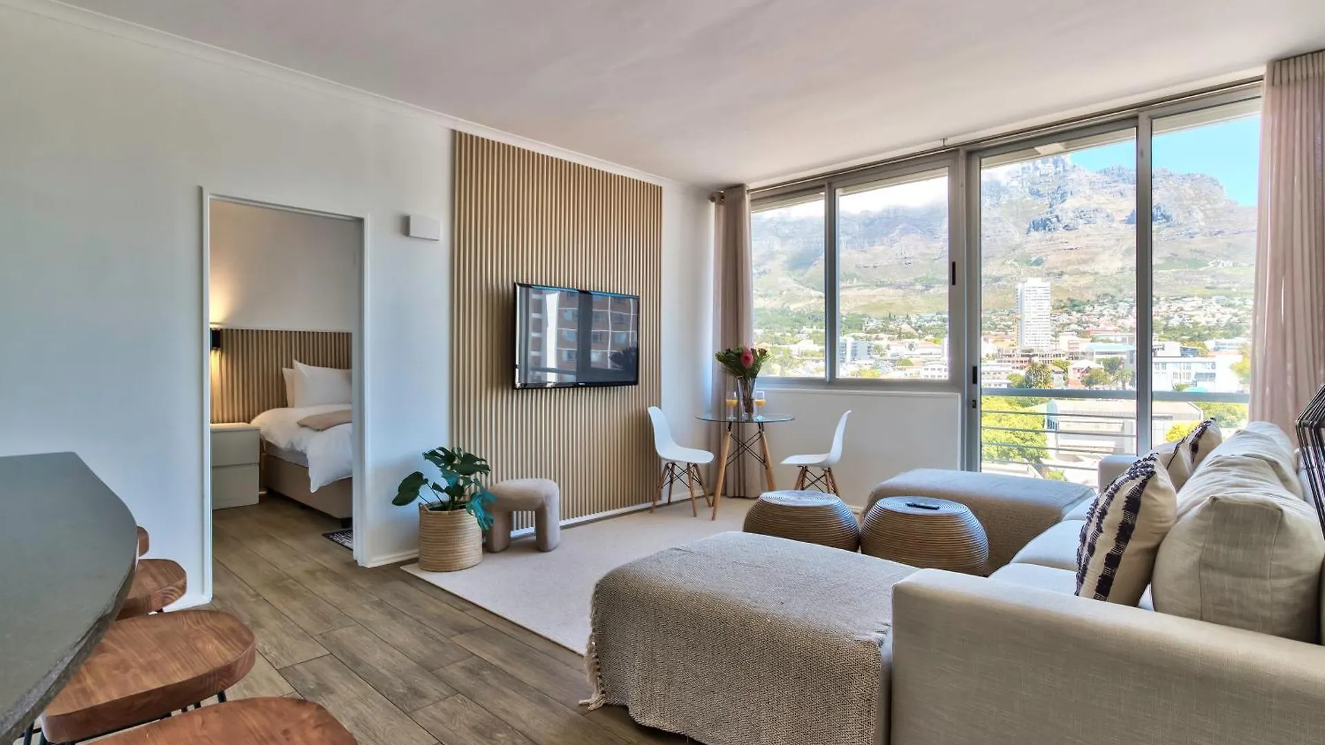 Spacious 2 Bedroom Apartment With Table Mountain View Cape Town South Africa