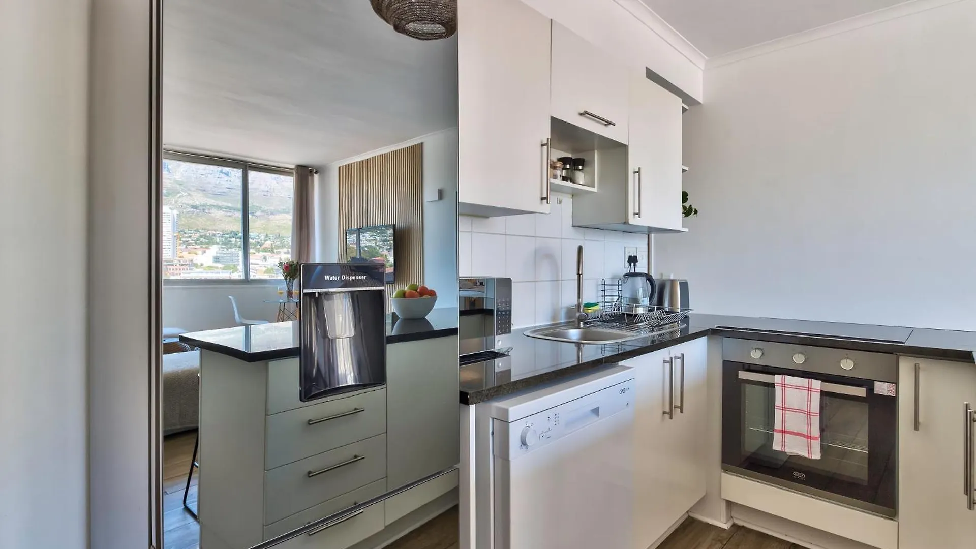 Spacious 2 Bedroom Apartment With Table Mountain View Cape Town