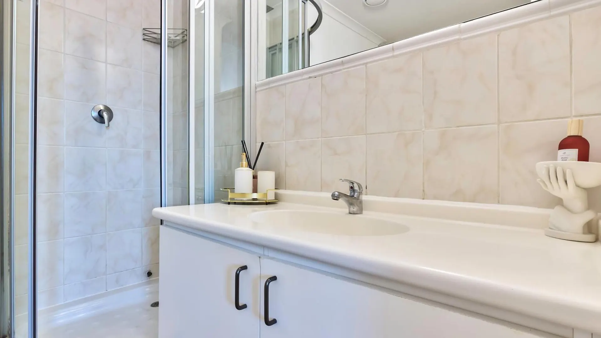 Spacious 2 Bedroom Apartment With Table Mountain View Cape Town