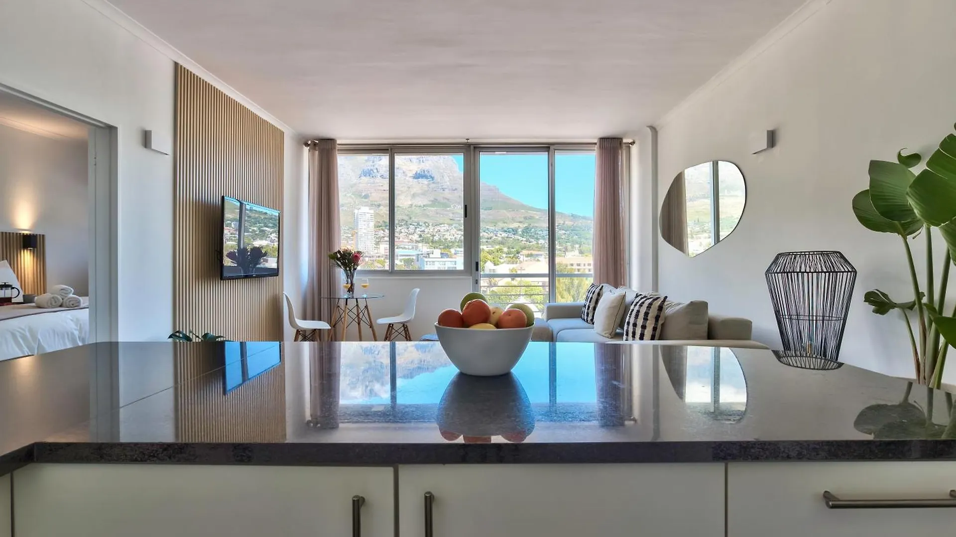 Spacious 2 Bedroom Apartment With Table Mountain View Cape Town